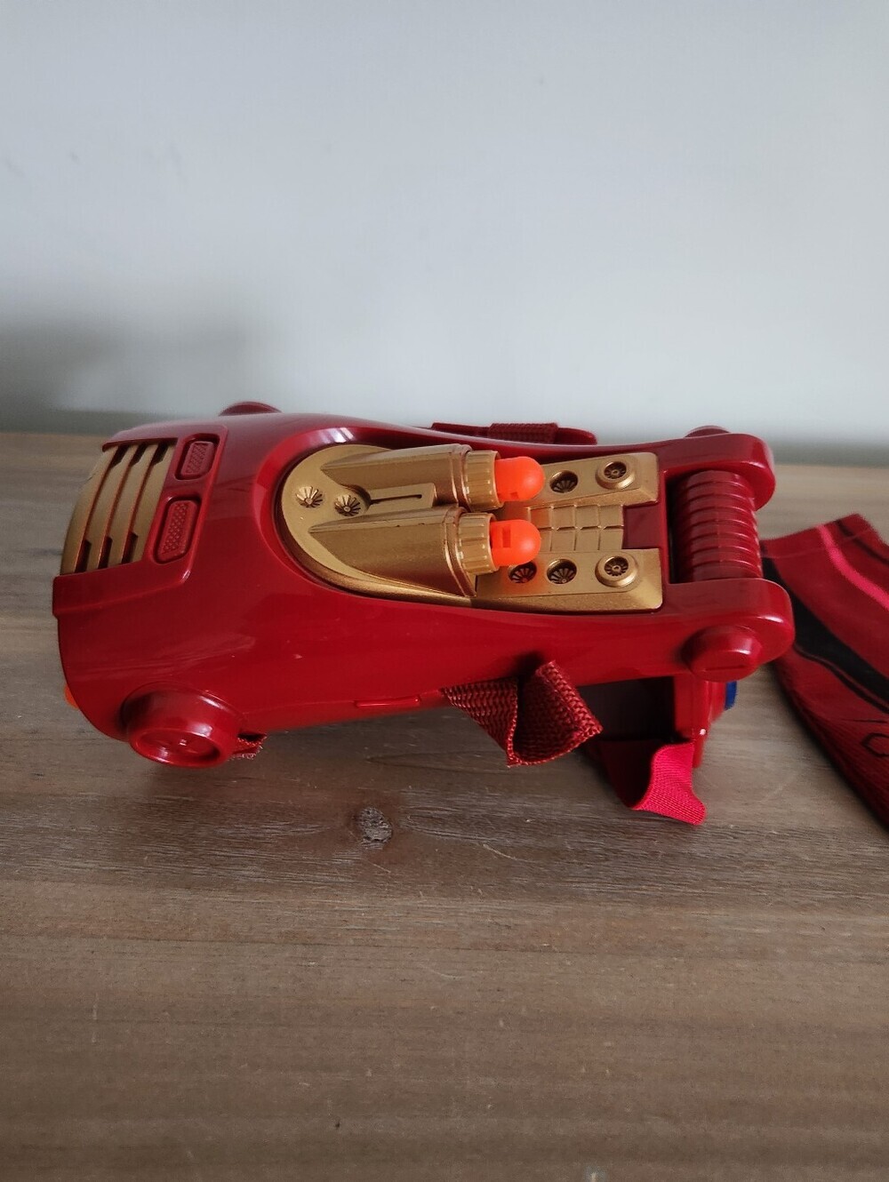 Marvel Avengers Iron Man Tri-Power Repulsor Gauntlet Toy Lights & Sound - Picture 3 of 10